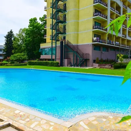 In Sveta Elena Complex With Mineral Pool